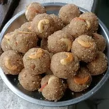 Aata Dry Fruit Laddu